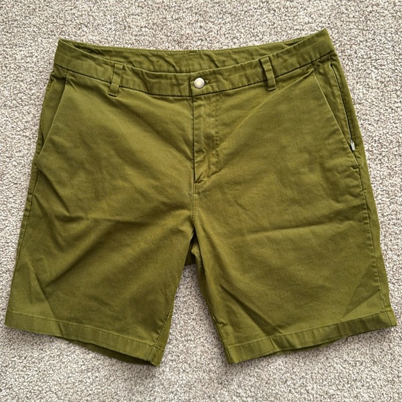 Men’s Lululemon Shorts: Commission Classic Fit - Picture 2 of 6